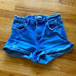 Cute light wash slight distressed jean shorts from Zara!